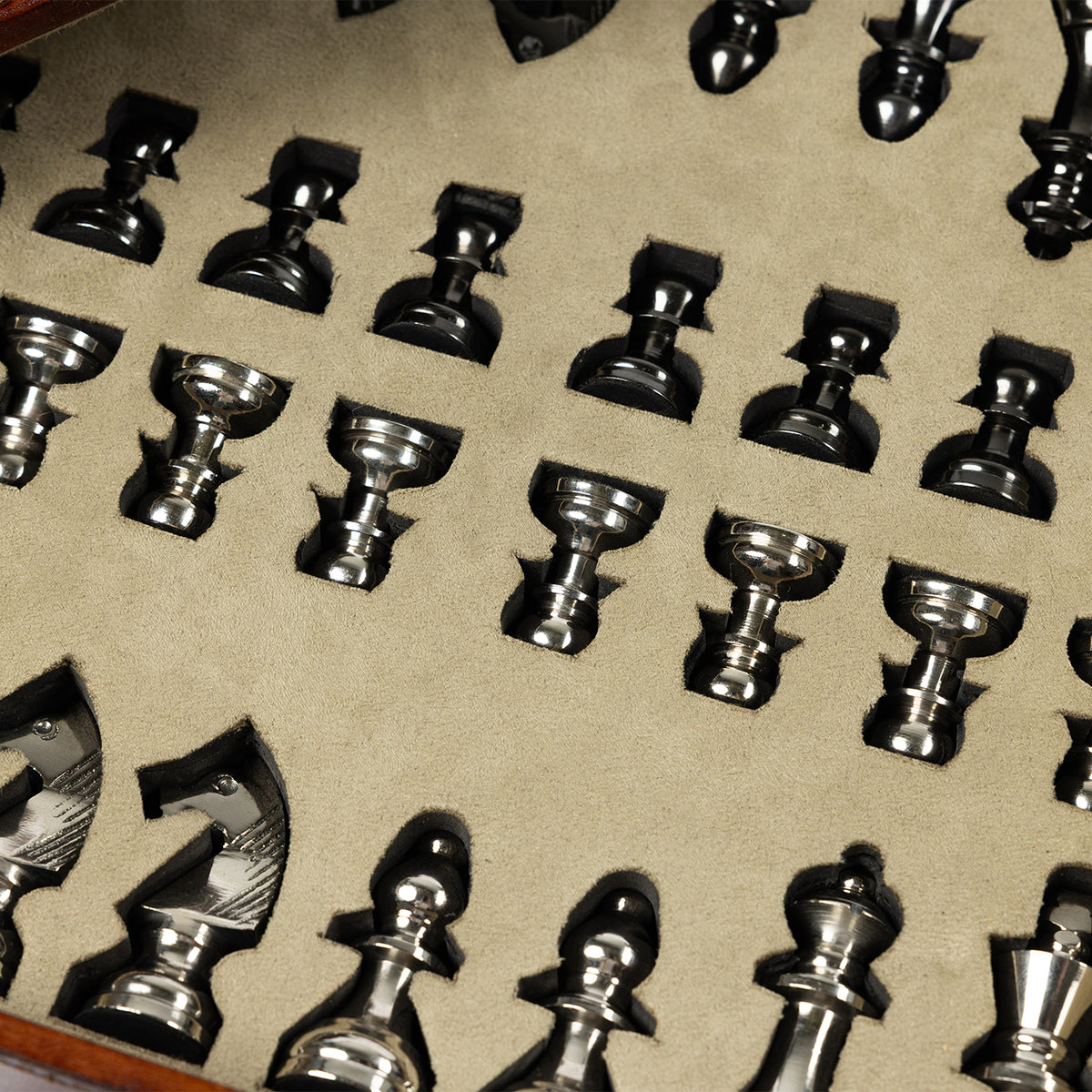 Manhattan Flamant Chess Set